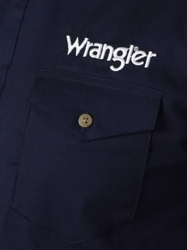 Vista 4 de Wrangler Men's Western Logo Two Pocket Long Sleeve Button Shirt