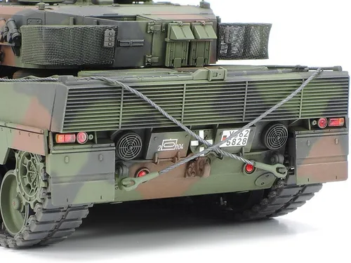 Vista 4 de Tamiya 35271 Leopard 2 A6 Tanque de batalla principal de juguete