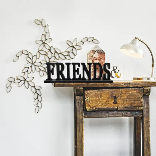Vista 2 de Wooden Friends - Letrero independiente con diseño de palabras rústicas para mesa, chimenea y entrada