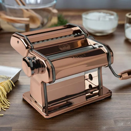 Vista 2 de Marcato Hecho en Italia Atlas+Máquina de pasta, cobre. Rodillos de acero cromado y aluminio, doble cortador para lasaña, fettuccine y espagueti