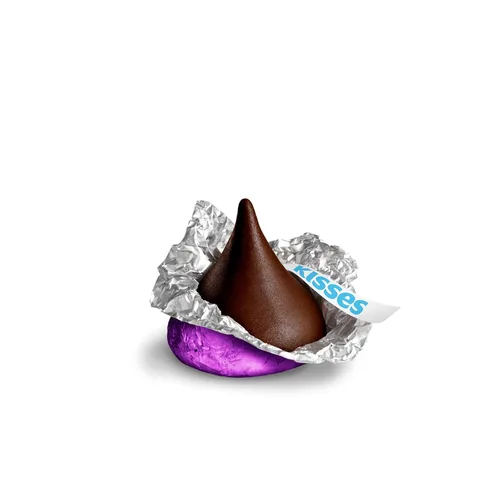 Vista 3 de Yummy Chew Hershey - Caramelos a granel de chocolate oscuro – Hershey Kisses en papel de aluminio morado – Hersheys Kisses envueltos individualmente