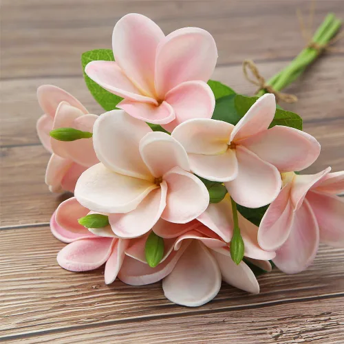 Vista 4 de Winterworm 3 piezas de flores artificiales de plumeria con hojas, ramos realistas de plumeria frangipani y brotes en total de 9 flores falsas