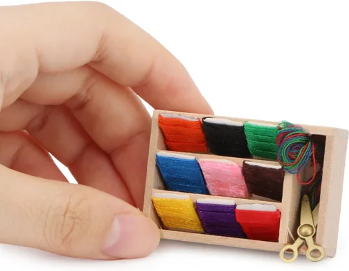 Vista 11 de Accesorios para casa de muñecas, kit de herramientas de costura en miniatura, accesorios para sala de coser, cesta de costura, modelo de simulación