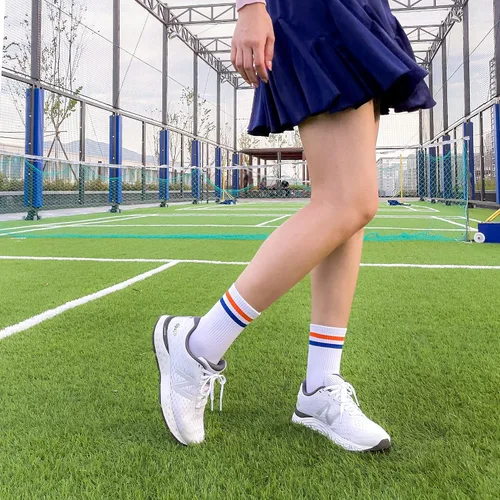 Vista 2 de MK SOCKS - Calcetines deportivos de algodón a rayas para correr, estilo retro, lindos, a juego, para hombres y mujeres