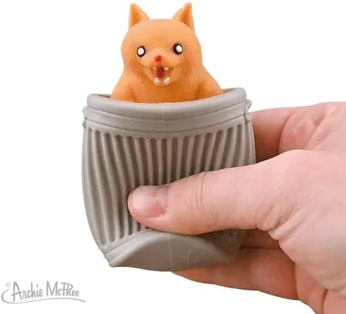 Vista 3 de Accoutrements Archie McPhee - Regalo de broma novedoso: gato sorpresa Popping Alley – Bote de basura al aire libre Sorpresa! Uno por pedido