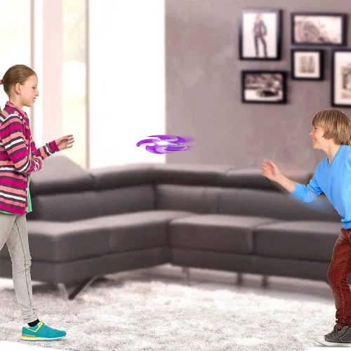 Vista 5 de ArtCreativity Juego de 2 volantes iluminados para niños, estrellas ninja voladoras para niños, juguetes voladores con pilas, divertido juguete