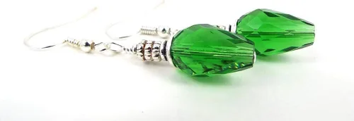 Vista 2 de Pendientes perforados de cristal con bombilla de árbol de Navidad verde con alambres de oreja de plata esterlina