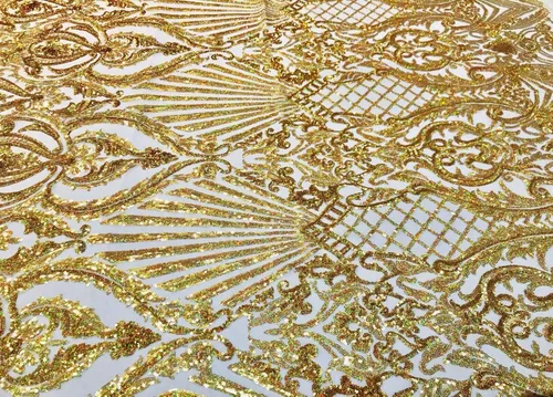 Vista 3 de Diseño de lentejuelas de damasco iridiscente dorado en una malla elástica de 4 vías por yarda.