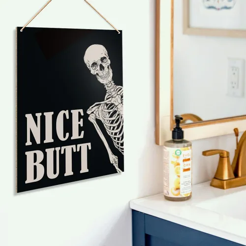 Vista 3 de UDNADKEX Divertido letrero decorativo para colgar en la pared del baño, bonito trasero, polvo de inodoro, decoración retro, esqueleto para baño