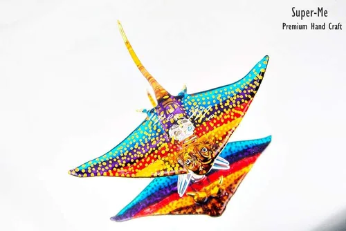 Vista 3 de Estatua de soplado de vidrio soplado a mano de mantarraya de natación adorno dorado coleccionable