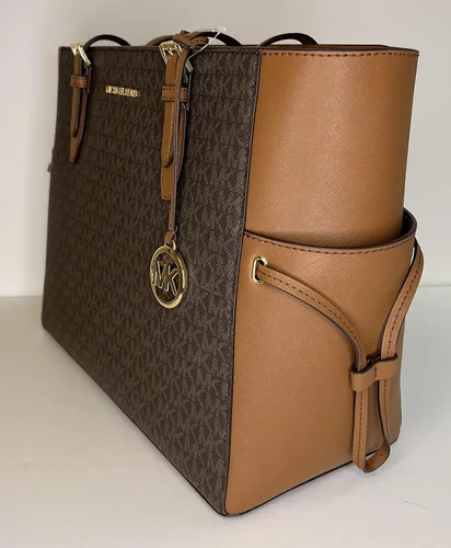 Vista 7 de Michael Kors MICHAEL Michel Kors Gilly - Bolsa de viaje con cordón grande con doble cierre para la muñeca