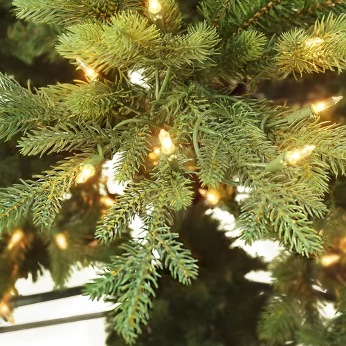 Vista 6 de Puleo International Árbol de Navidad artificial de abeto bálsamo preiluminado de 7.5 pies con 800 luces transparentes, verde