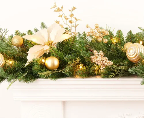 Vista 4 de Guirnalda de Navidad preencendida de 9 pies con bayas y bolas doradas, piña, flor dorada y 50 luces LED blancas suaves que funcionan