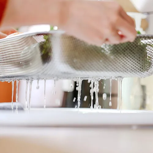 Vista 7 de Cedilis Paquete de 2 coladores grandes de acero inoxidable, cesta de lavado de verduras de malla de 6 cuartos de galón, cesta escurridor rectangular