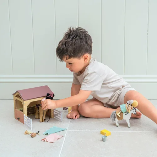 Vista 4 de Tender Leaf Toys - The Stables - Juego de establos de caballos imaginativos de 13 piezas con accesorios y accesorios - Juego de simulación
