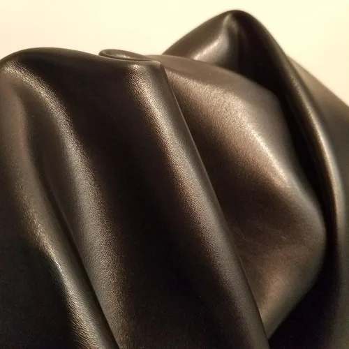 Vista 2 de NAT Leathers™ Piel sintética sintética negra suave de poliuretano {Vegano aprobado por Peta} por The Yard sintético de napa de 0.035 in 1