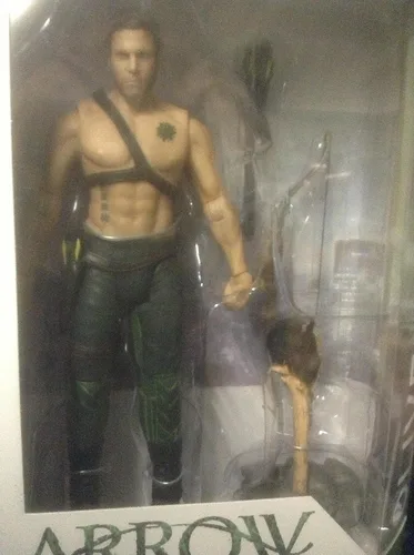 Vista 2 de DC Collectibles Arrow: Oliver Queen & Totem Figura de acción