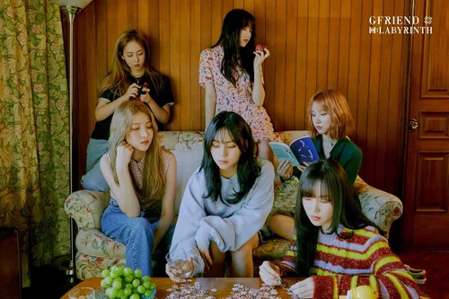 Vista 6 de Gfriend 8º Mini álbum de Laberinto Versión Aleatoria CD+60p PhotoBook+16p Mini Book+1p Pop Up Card+1p Photo Film+2p Selfie Phohto Card+Seguimiento