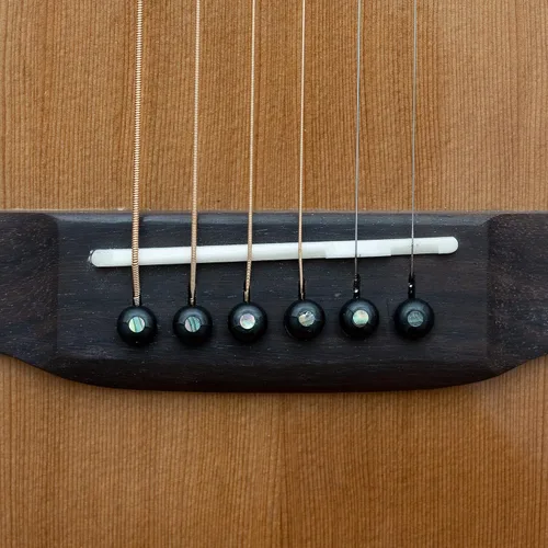 Vista 6 de Antonio Giuliani DN-3 Guitarra acústica de caoba con estuche de transporte y accesorios - Paquete completo de guitarra - Dreadnought