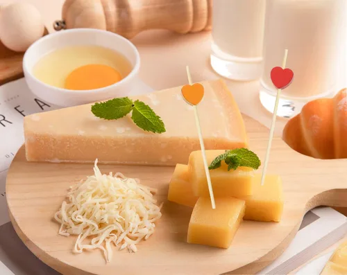 Vista 3 de ONLYKXY 20 palillos de bambú de 4.72 pulgadas con forma de corazón para aperitivos, fiesta de té, despedida de soltera, boda, San Valentín