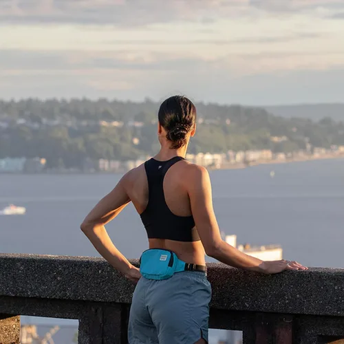Vista 3 de Amphipod Paquete convertible R3, paquete ligero para corredores y bolsa cruzada para correr, viajar, senderismo, todos los días, hombres y mujeres