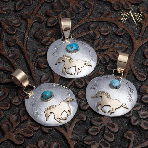 Vista 3 de $215Tag Caballo 12ktGF Plata Certificado Muy Navajo Nativo Turquesa Colgante 24510-1 Hecho por Loma Siiva, Metal Piedra, Turquesa