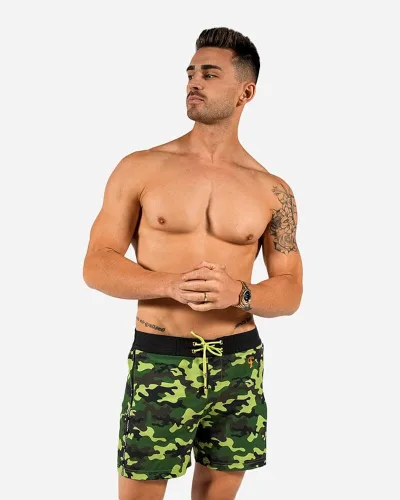 Vista 2 de Traje de baño tradicional de camuflaje verde militar, elástico en 4 direcciones, secado rápido, resistente al cloro, forro de compresión integrado
