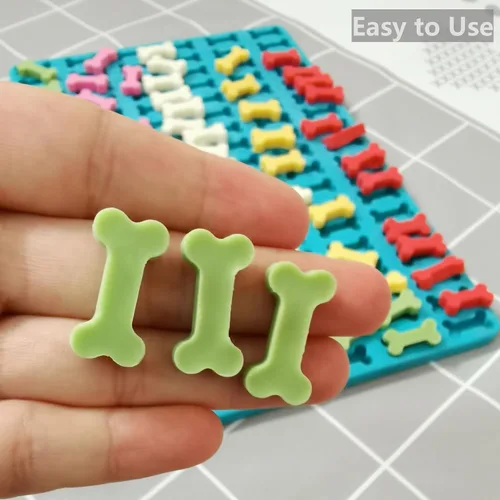 Vista 2 de Mini moldes de silicona de hueso de perro con raspador para hornear o congelar golosinas caseras para perros en formas de hueso de perro (S)