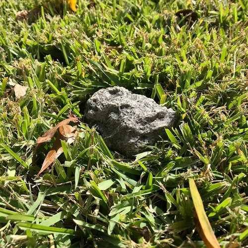 Vista 4 de (Tipo-A (Negro), 1 Paquete) Roca Falsa - Parece Piedra - Segura para Exteriores - Caja Fuerte Secreta para Exteriores para Llaves, Roca de Piedra