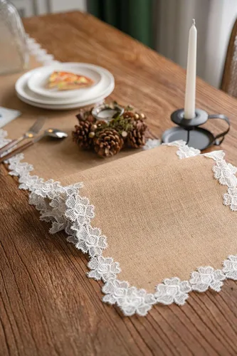 Vista 7 de Camino de mesa de yute natural rústico para mesa de comedor de granja con dobladillo de encaje para boda, fiesta, camino de mesa lavable, camino