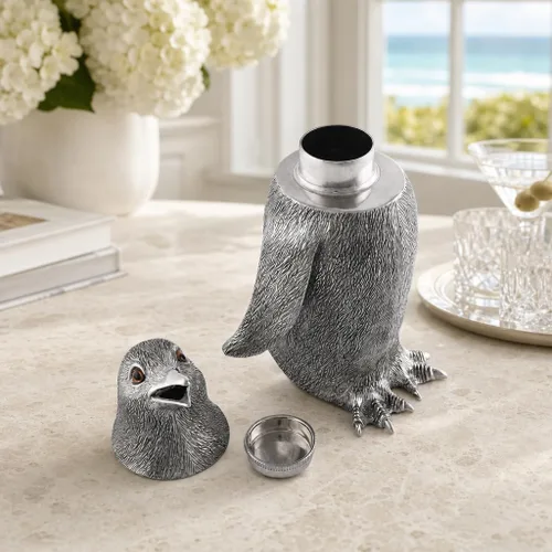 Vista 3 de Vagabond House Coctelera de pingüino de peltre, vajilla inspirada en el océano, 24 onzas, 9 pulgadas de alto
