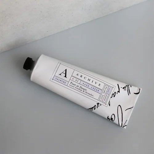 Vista 3 de Archive Poet At Heart Crema hidratante de manos para mujeres y hombres, ingredientes naturales, loción hidratante para manos secas, 4 onzas