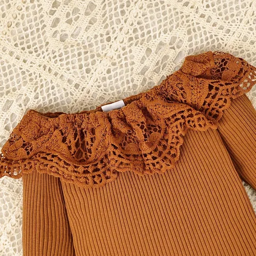 Vista 31 de Conjunto de ropa de bebé niña para bebé, mameluco de encaje blanco de manga larga + pantalones de mezclilla