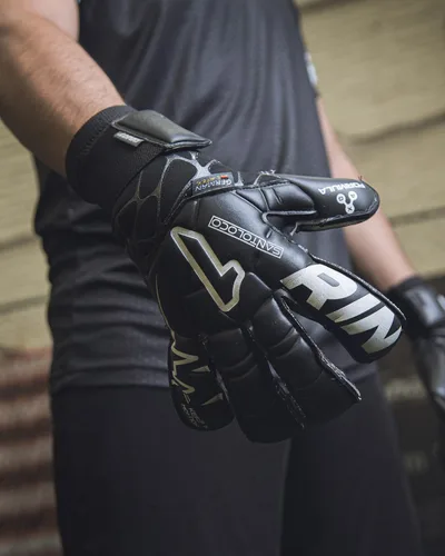 Vista 6 de Guantes Rinat SantoLoco PRO: Agarre de Látex AXG, Corte Ergoroll, Parte Trasera Acolchada, Cierre Ajustable de Rendimiento Élite Todo Clima. Negro