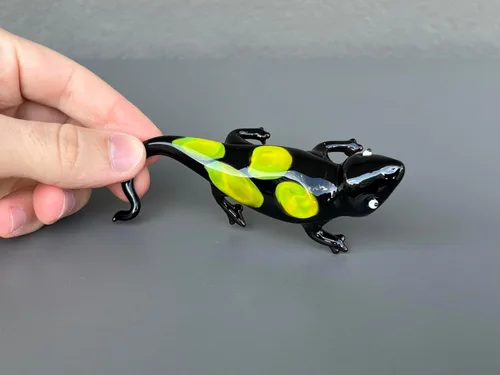 Vista 8 de Figura de lagarto de cristal negro de 4 pulgadas – Miniatura soplada a mano estilo Murano – Adorno de lagarto de arte coleccionable para estante