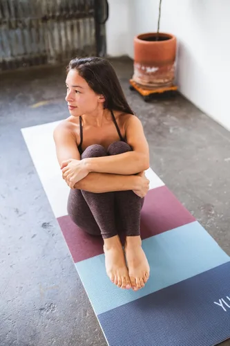 Vista 6 de Yune Yoga - La esterilla de yoga Tofino de 0.236 in - Alfombrilla de ejercicio y fitness multiusos de primera calidad, ecológica, extra gruesa