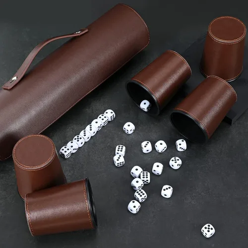 Vista 5 de Party Games - Juego de tazas de dados de cuero, 5 tazas de dados negros + 25 dados + funda exclusiva de almacenamiento y transporte hecha