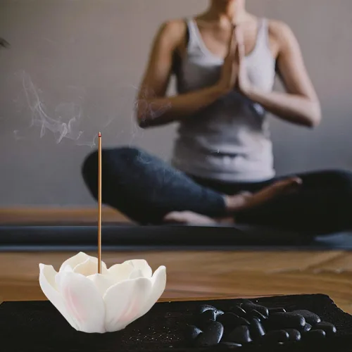 Vista 4 de GORGECRAFT Soporte para incienso de loto blanco, quemadores de incienso de porcelana, hechos a mano, casa de té, suministros budistas zen, soporte