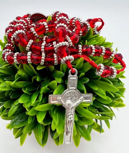 Vista 3 de Collar de rosario con medalla de San Benito con cristales rojos, rosario católico y crucifijo de Jesús, regalos de oración para mujer