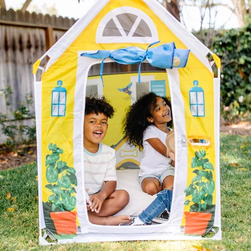 Vista 5 de Melissa & Doug Cozy Cottage Tienda de Juego de Tela y Bolsa Tote de Almacenamiento, Amarillo