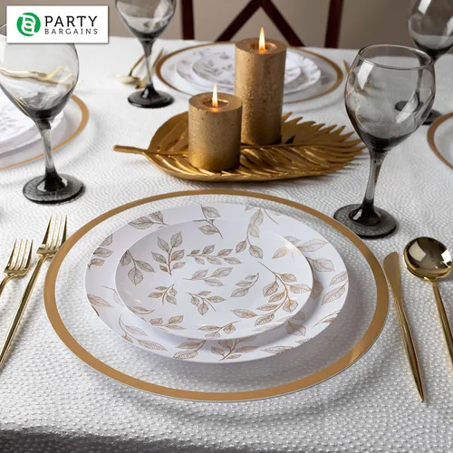 Vista 4 de PARTY BARGAINS Placas de carga de 13 pulgadas, paquete de 4, borde dorado transparente, cargadores desechables resistentes para comedor elegante Un