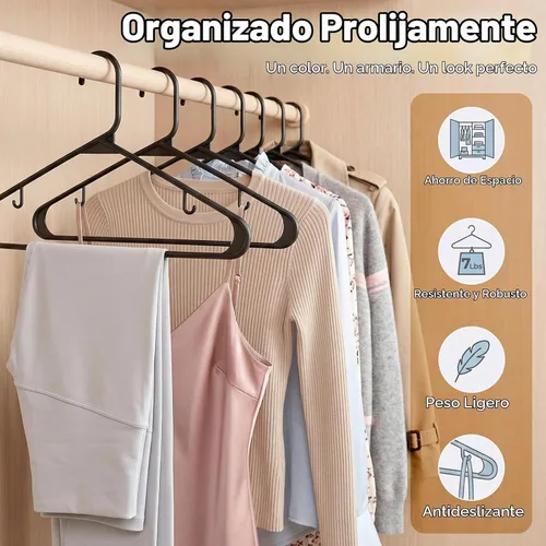 Vista 2 de HOUSE DAY Perchas de plástico negro, paquete de 30 perchas de plástico con ganchos de correa integrados, colgador delgado que ahorra espacio