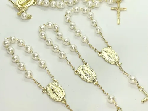 Vista 2 de 25 Off White Color Gold Plated Mini Rosary with Miraculous medal for Baptism Favors/Christening/communion Favors/Mini rosarios con Medalla Milagrosa