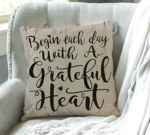 Vista 3 de Swono Funda de cojín con texto en inglés «Begin Each Day with a Grateful Heart» (Comienza cada día con un corazón agradecido) con refranes, funda