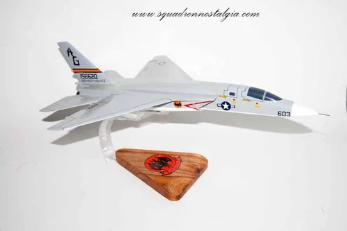 Vista 2 de RVAH-13 Bats RA-5C (USS Independence) Vigilante Model, 1/50th (18") Scale, Mahogany, Navy