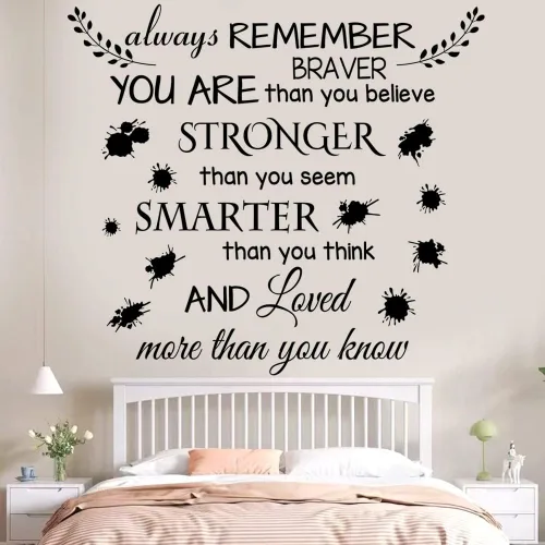 Vista 3 de Calcomanía de pared con texto en inglés «Always Remember You are Braver» (texto en inglés «Always Remember You are Braver») de vinilo extraíble
