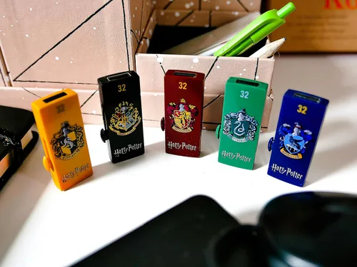 Vista 3 de EMTEC Harry Potter M730 - Unidad flash USB 2.0 de 32 GB -Slytherin y Hogwarts Duo Pack (ECMMD32GM730HP02P2)