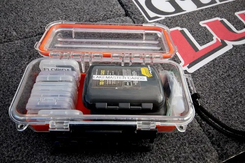 Vista 2 de Plano Guide Serie 3500 Caja de Campo Impermeable, Naranja, Pequeña, Caja Seca Impermeable con Correa para Barco, Kayak y Camping, Almacenamiento
