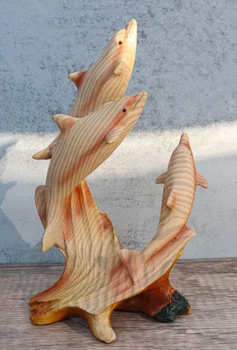 Vista 3 de Ebros Gift Three Dancing Family of Dolphins Escultura de 7 pulgadas de alto de resina de madera sintética de delfines nariz de botella Familia
