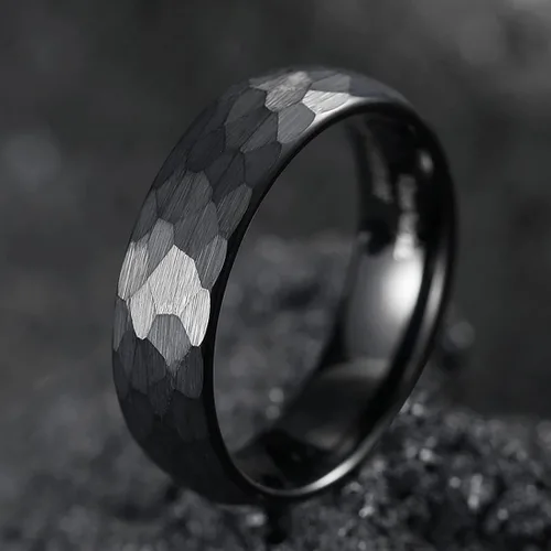 Vista 2 de King Will Anillos de tungsteno martillado de 0.315 pulgadas para hombres y mujeres abovedados negroplata y oro rosa cepillado anillo de boda